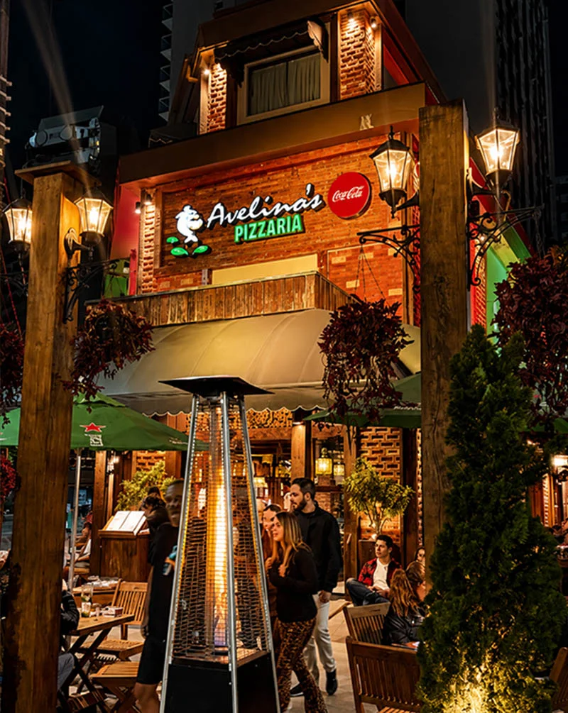 Fachada da Avelino's Pizzaria em Guarujá